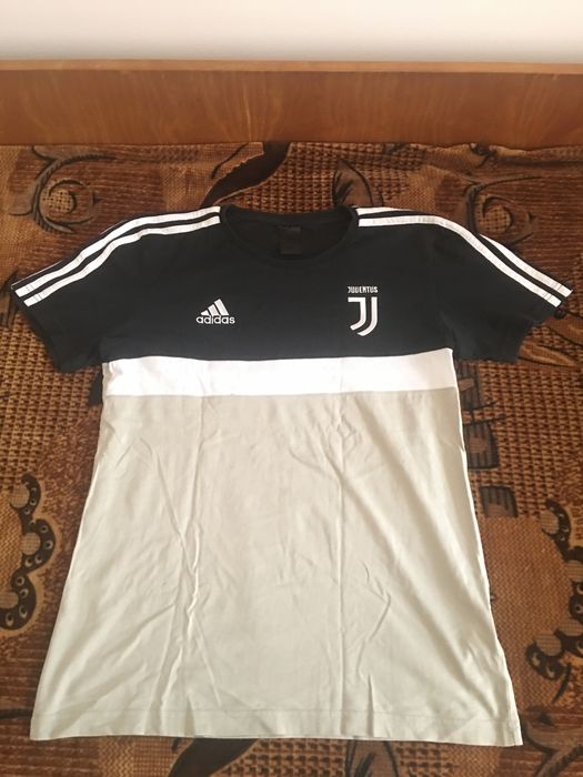 Оргинална фанелка Adidas и Ювентус, Размер М, Нова, Рядка
