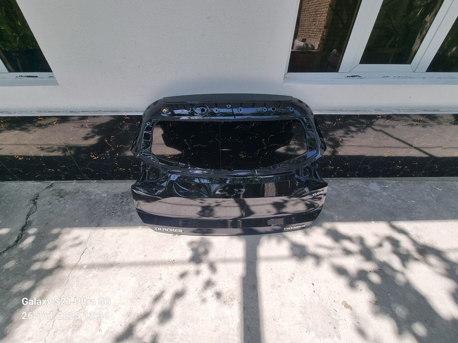 Trekker 2 orqa kapot sotiladi