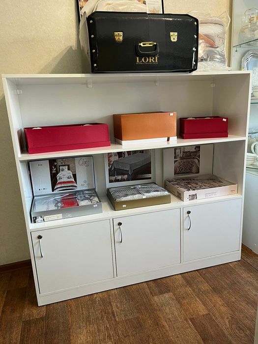 Продам витрину на колесиках