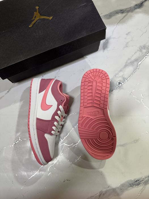 Jordan 1 low pink