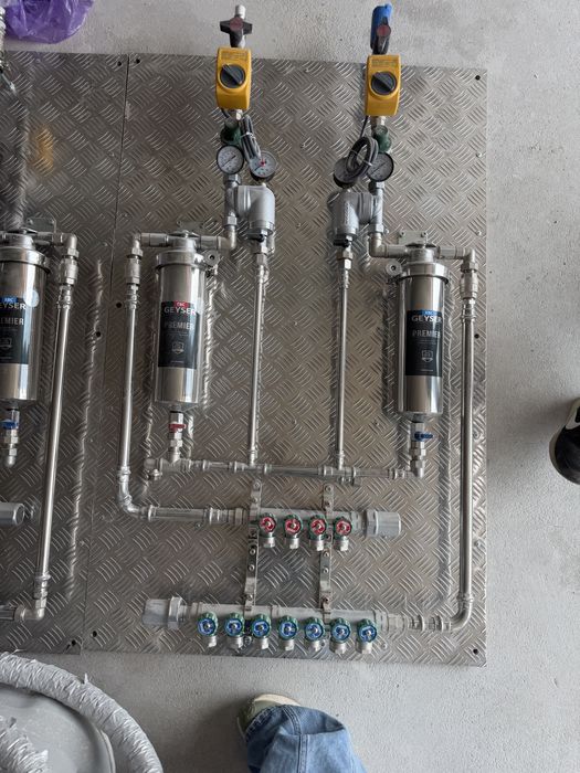 Коллекторный узел для водаснабжения сантехника