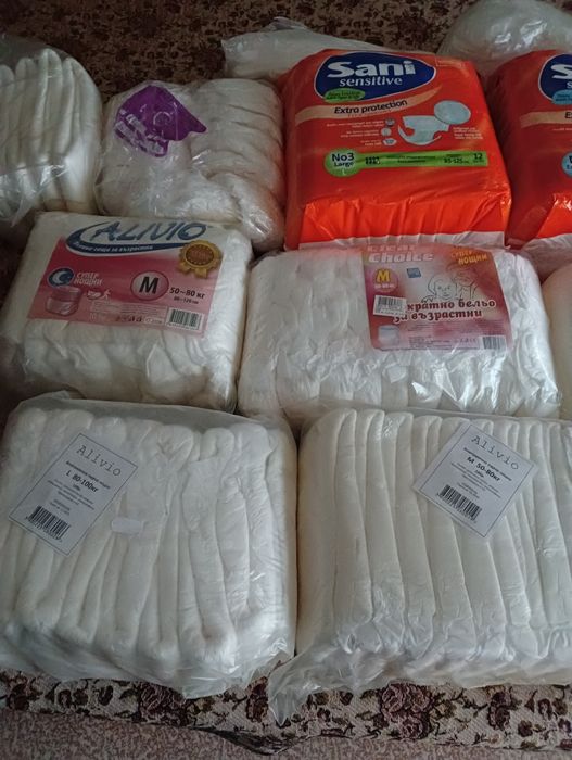 Голям лот от памперси,пелени,парчета за възрастни