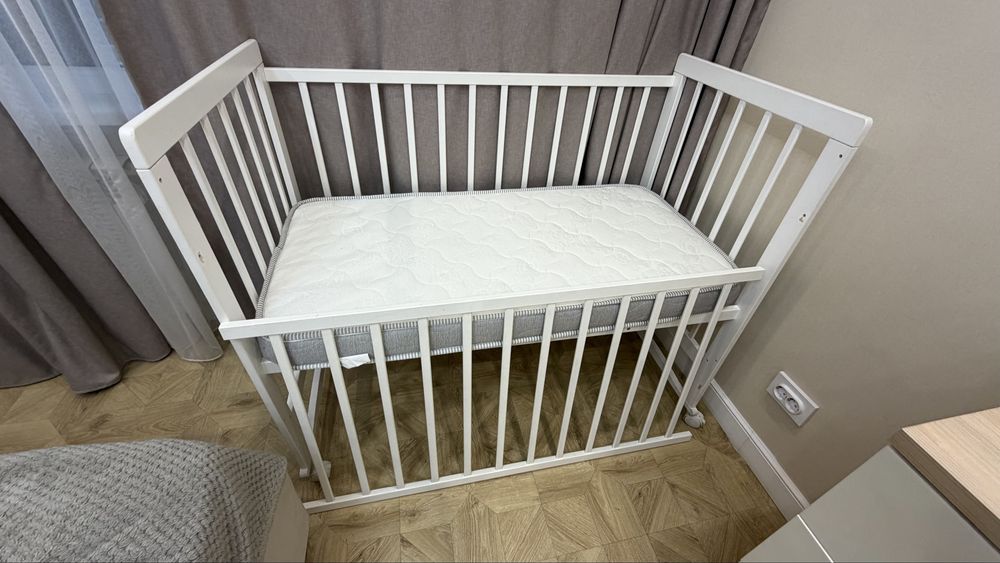 Продам детскую кроватку с матрасом