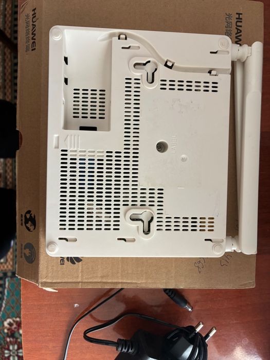 Huawei EchoLife HG8546M (GPON ONT/роутер)