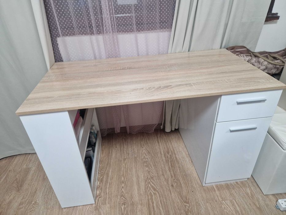 Бюро, много запазено!