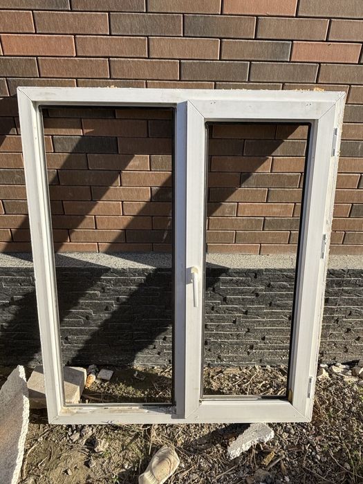 Пластик терезе и есик