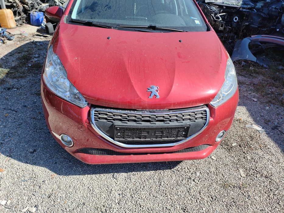 Продавам на части Пежо 208 1.2 бензин