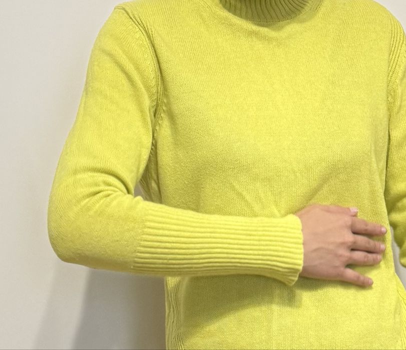 Лимонный свитер