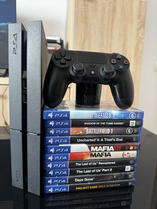 Vând consolă PlayStation 4 cu 10 jocuri