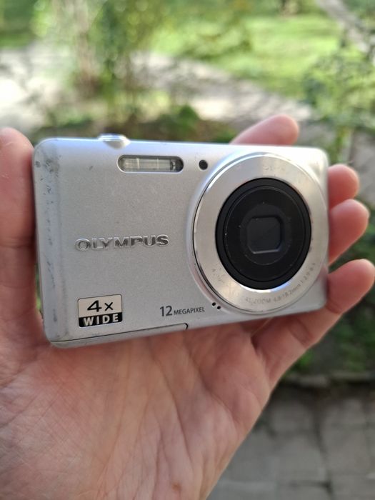 Компактен дигитален фотоапарат Olympus D-700, 12MP, 4 оптичен зум