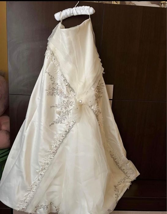 Vand rochie mireasa