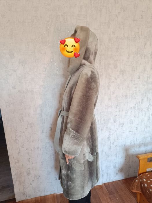 Шуба мутон, опушка капюшона норка