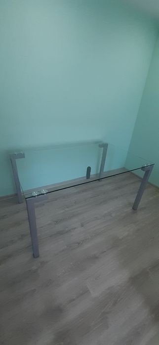 Стъклена трапезна  маса