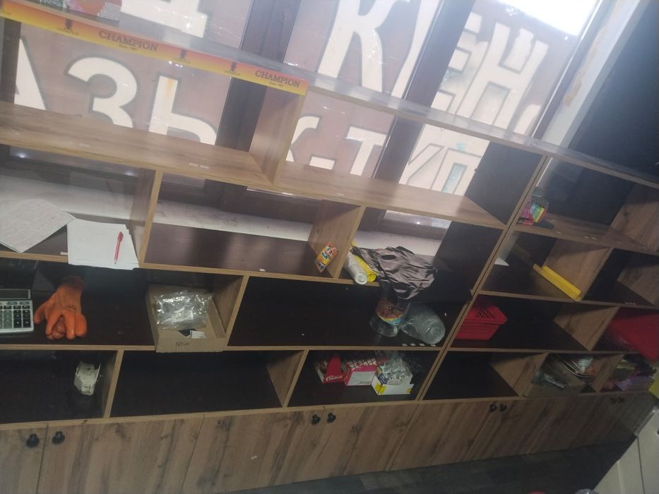 Продам шкаф витринный комплект