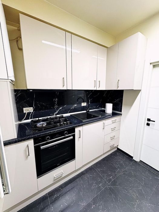 Închiriez apartament