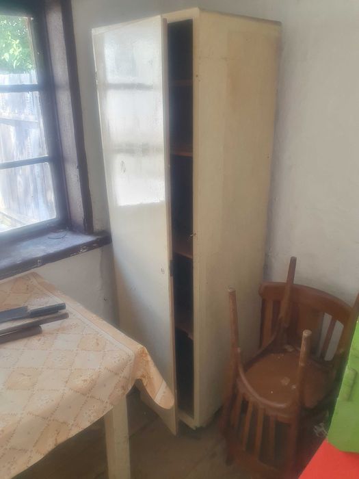 Vand mobilă de bucătărie tip bufet