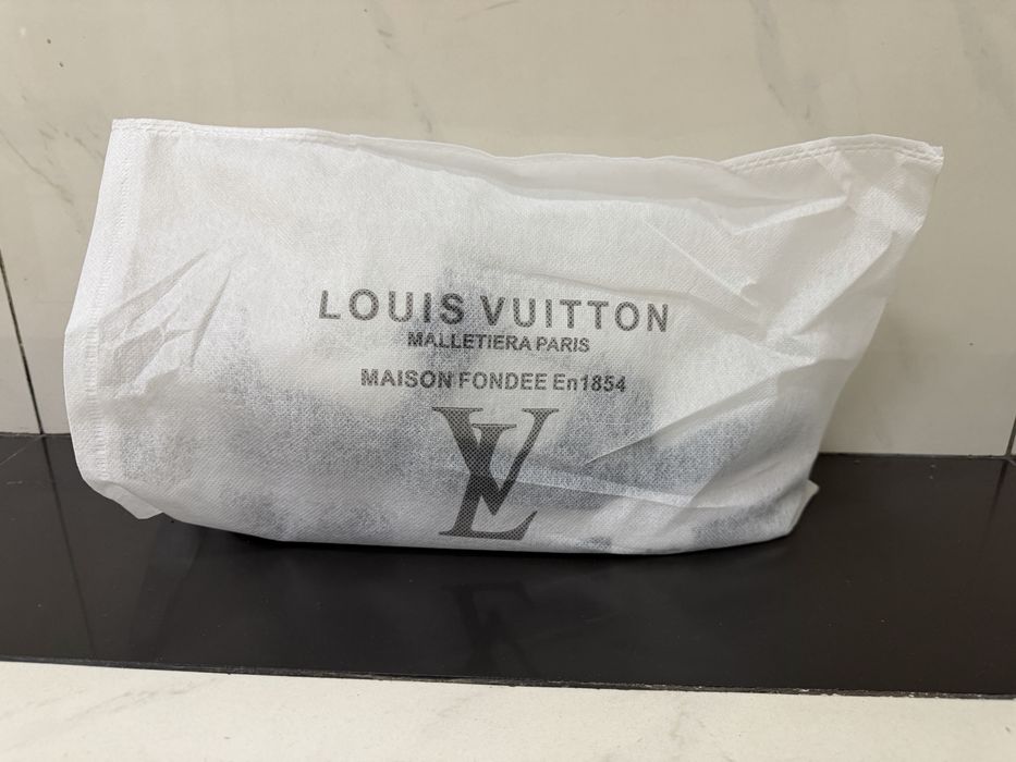 Неупотребявани обувки Louis Vuitton, 44 номер. За повече информация, приемам въпроси на лично.