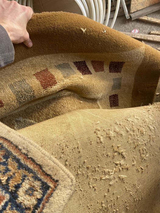 Отдам бесплатно ковры