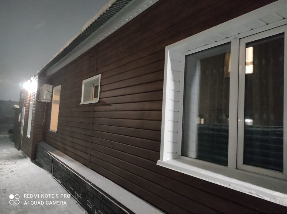 Кирпич, металлочерепица, сайдинг, утеплитель.