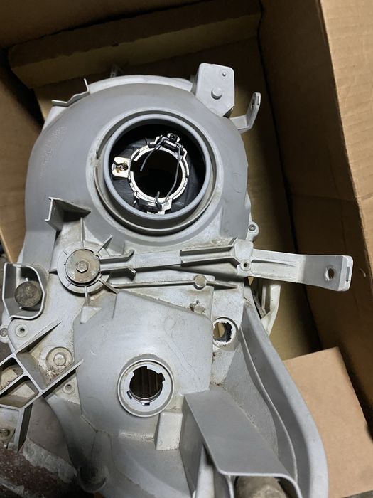 Фары Тойота  Хайландер 2007 года