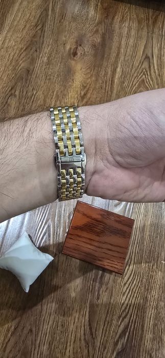 Швейцарские часы "Maurice Lacroix"