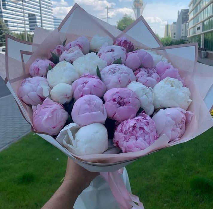 Пионы Розы Кустовые розы, хризантемы