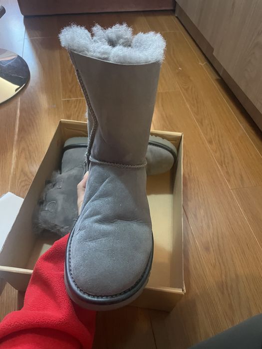 Vand UGG gri marimea 38