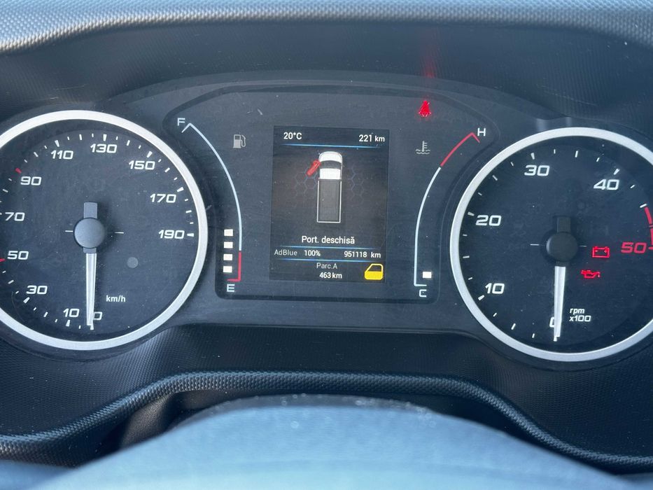 Autoutilitara IVECO 3.5 tone cu prelata