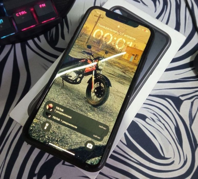 iPhone XR 64gb продам обмен