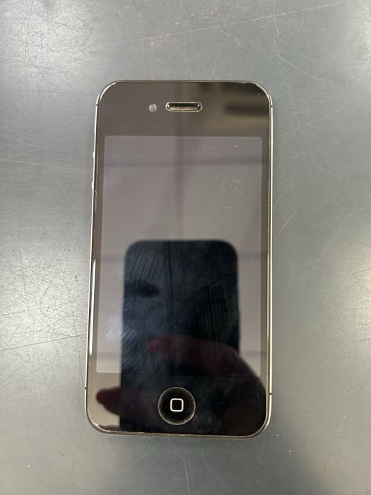 Vand iphone 4,folosit .