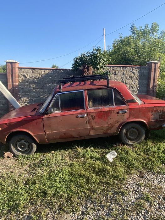 продам ваз 2103.