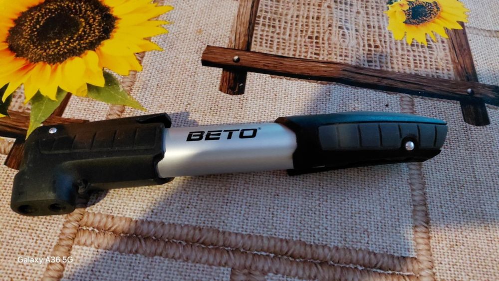 Vând pompă de mna Beto