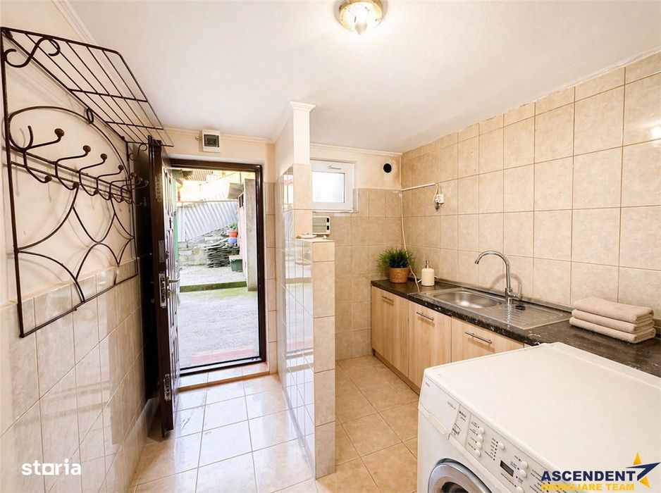 Casa potential:activitati comerciale, birouri, locuire multifamiliala,