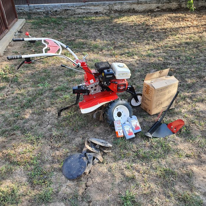 Motocultor PRORUN 7 CP – aproape nou, cu toate accesoriile incluse