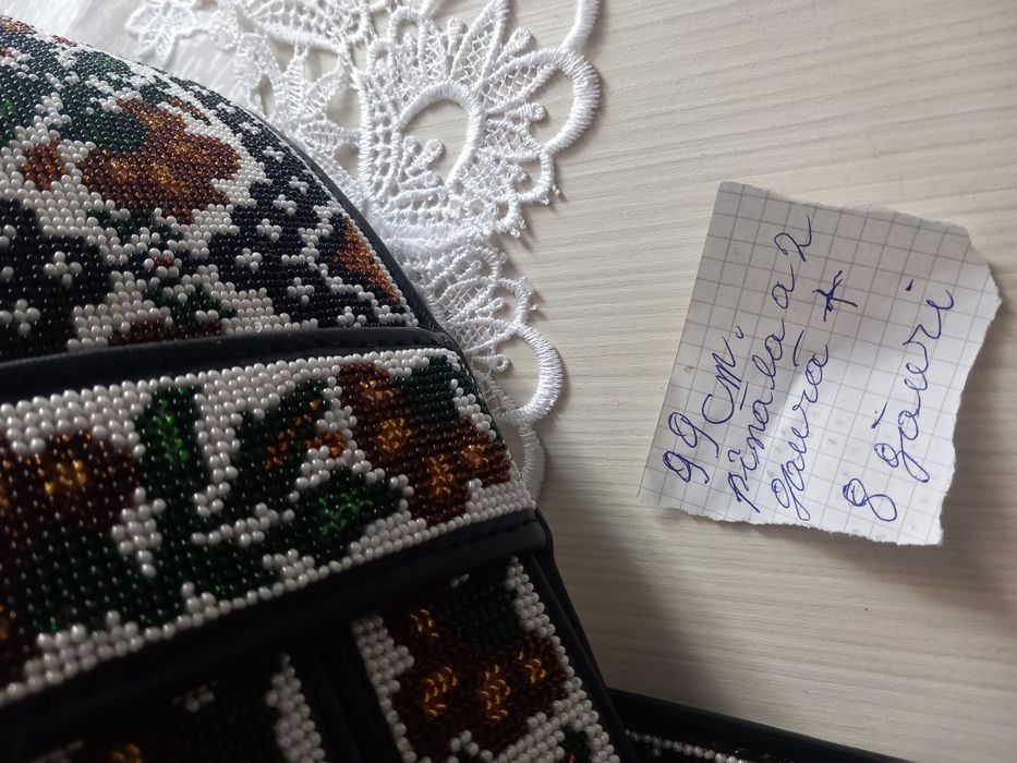 Curea cusuta cu margele