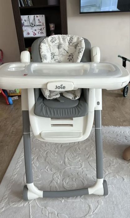 Детский стульчик для кормления Joie.