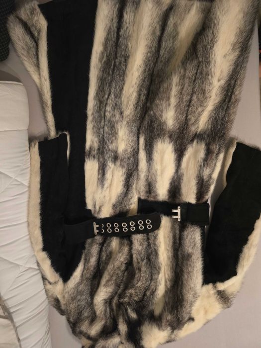 vand haina blana nurca imperiala