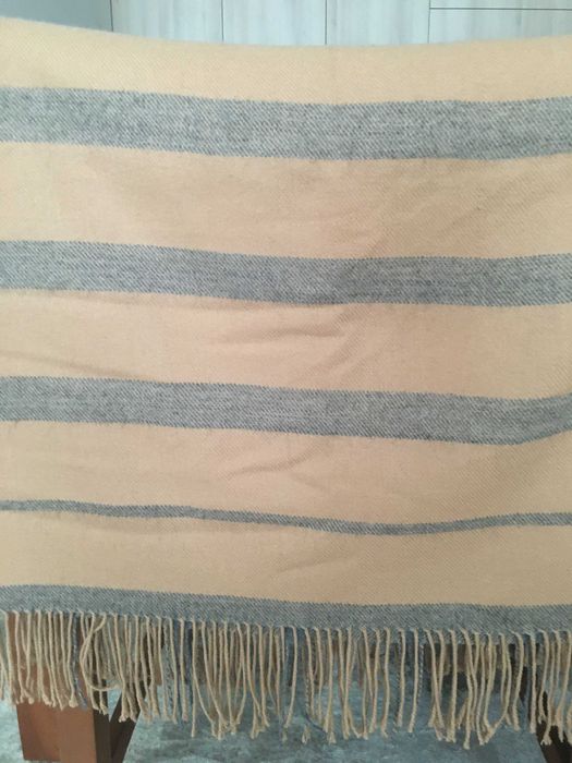 Продавам пончо цвят камел - 10 лв.