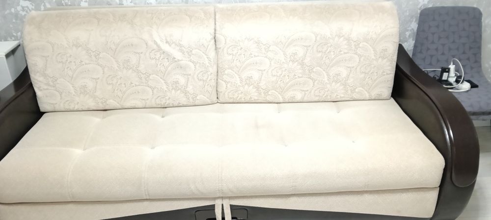 Продам диван в гостинную