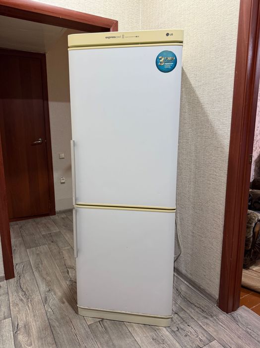 Продам холодильник