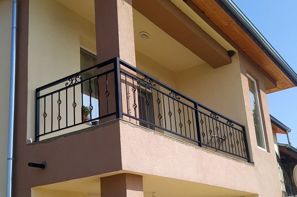 Метални врати,парапети,огради и др.