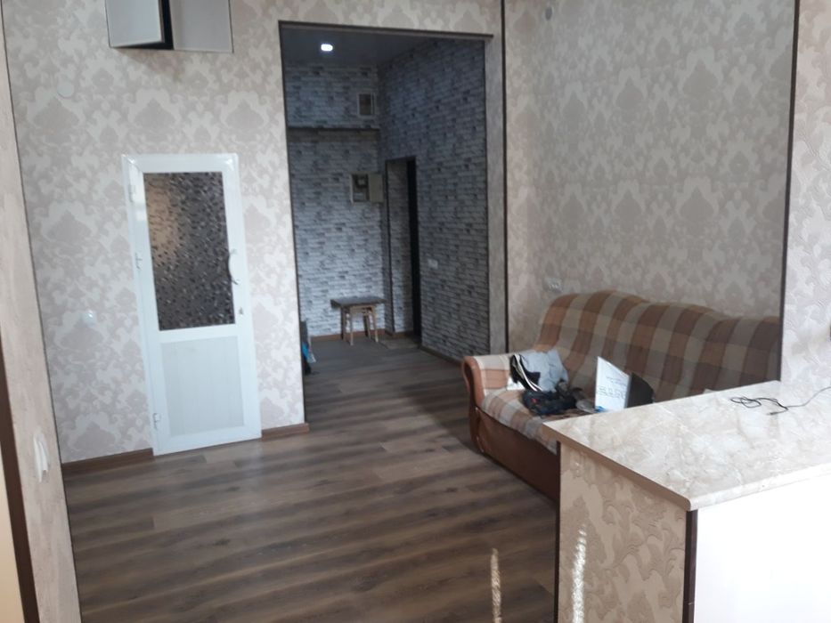 1-комнатная переделанная в 2, Новомосковская.