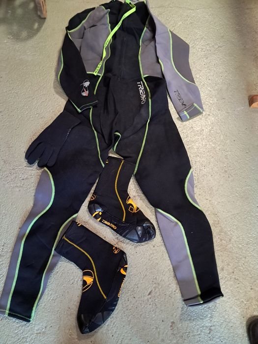 Костюм за гмуркане с чорапи и ръкавици