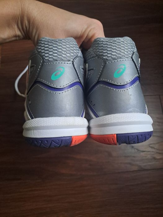 Маратонки Asics-нови