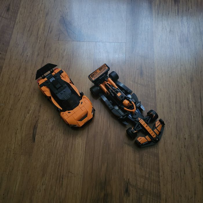 Комплект Lego Speed Champions McLaren.