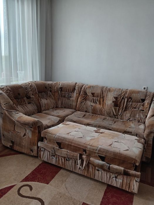 Продам угловой диван и кресло