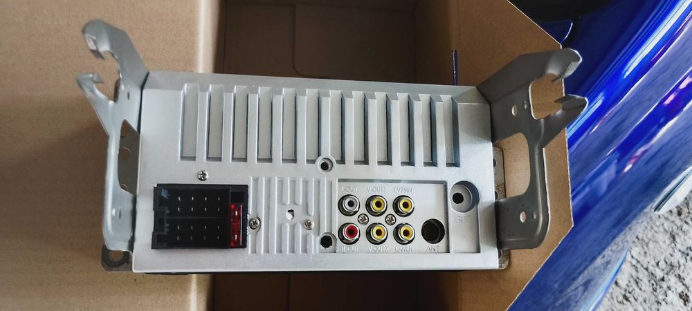 Продавам гуми дебица и мултимедия за Мицубиши олтлендър