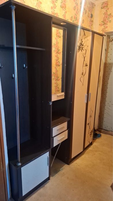 Шкаф в прихожую БУ