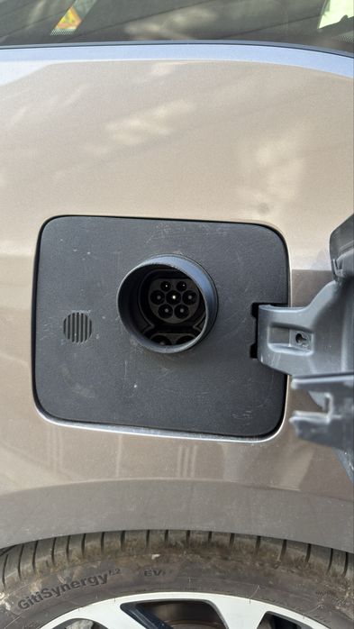 Комплект Аксесоари за BMW i3 - Къп Холдър, Стойка за Телефон, Капак за зарядно