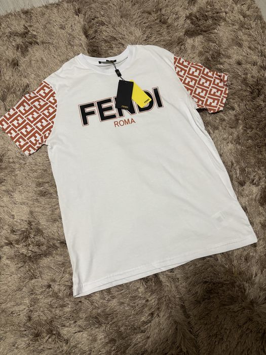 Tricou Fendi Roma – Alb cu mâneci monogramă FF – Mărimea L (Nou cu etichetă)